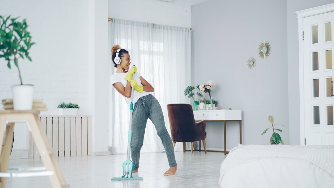 Schoon en fris wonen: hoe vaak dweilen in het algemeen verstandig is