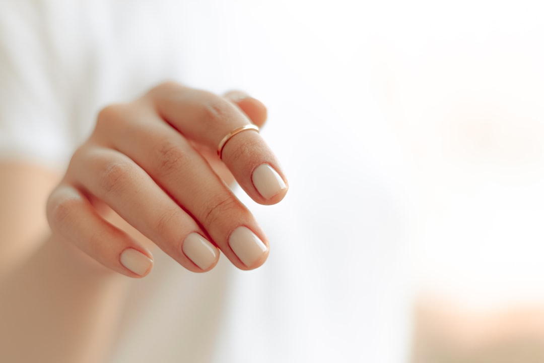 Nageloorzorg: alles wat je moet weten voor sterke en gezonde nagels